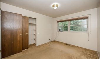 425 Kenilworth Ln, Ballwin, MO 63011