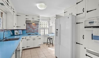 72 Ferry Ln, Barrington, RI 02806