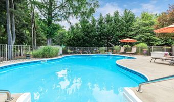 44 Devonshire Ct, Middletown, NJ 07748