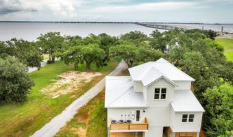 642 N Beach Blvd, Bay St. Louis, MS 39520