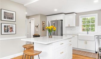 25 Marshall Way, East Providence, RI 02916