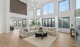 7460 E Hummingbird Cir, Anaheim, CA 92808