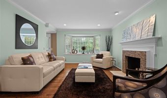 21 Meadowbrook Country Club Est, Ballwin, MO 63011