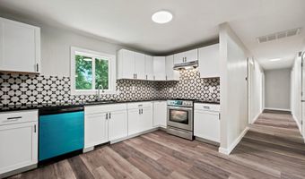 715 E Springfield St, Aurora, MO 65605