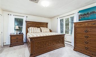 44 Heritage Dr, Warwick, RI 02818
