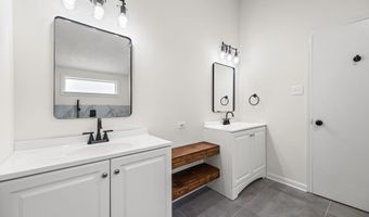 6806 CANNA Hl, Bartlett, TN 38135