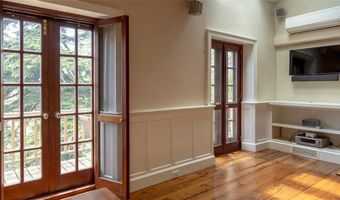 113 Coggeshall Ave, Newport, RI 02840