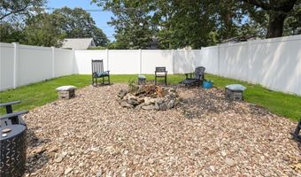 6 LARKSPUR Rd, Warwick, RI 02886