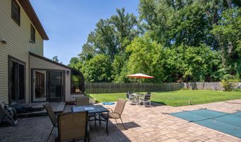 51 Aspen Cir, Albany, NY 12208