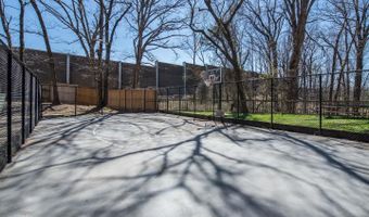 3308 WYNDHAM Cir 321, Alexandria, VA 22302