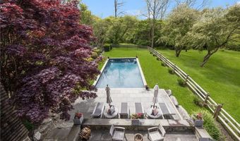 56 Summerfield Ln, Middletown, RI 02842