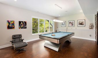 307 Windy Crest Dr, Ann Arbor, MI 48105
