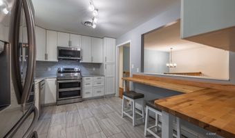 49 Canterbury Dr, Athens, OH 45701