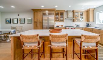 8 Shipmasters Cove Rd, Belfast, ME 04915