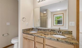 6773 158th St W, Apple Valley, MN 55124