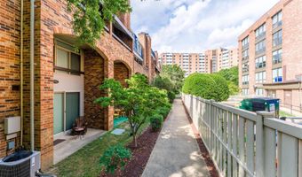 1763 S HAYES St 2, Arlington, VA 22202