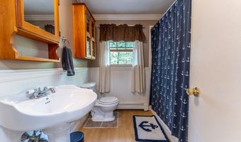 34 Oakhill Ave, Attleboro, MA 02703