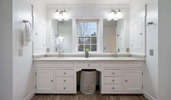 43 Darling Parke Dr, Bangor, ME 04401
