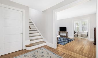 10 Eustis Ave, Newport, RI 02840