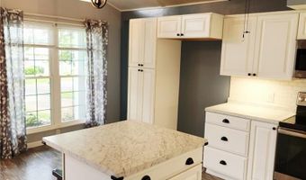 316 Lakeside Dr, Ballwin, MO 63021