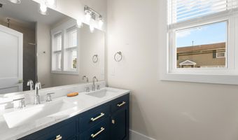 18 Mea Ln, Beach Haven, NJ 08008