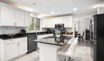 15 Roosevelt Dr, Bedford, NH 03110