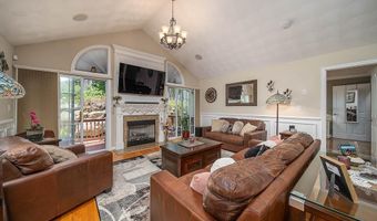 1421 Douglas Ave E, North Providence, RI 02904
