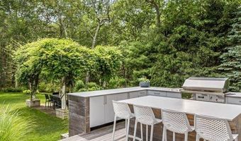 22 Phelan Ct, Amagansett, NY 11930
