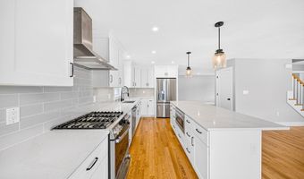 8 Country Ln, Billerica, MA 01821