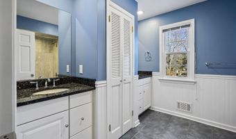 4 Westminster Dr, Annandale, NJ 08801