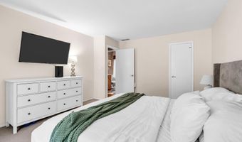 212 Wellington Pl, Aberdeen, NJ 07747