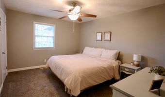 948 Pinebluff Lake Rd, Aberdeen, NC 28315