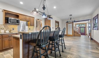 7216 VALLEY Dr, Bettendorf, IA 52722