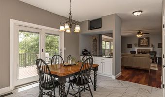 733 Castle Ridge Dr, Ballwin, MO 63021