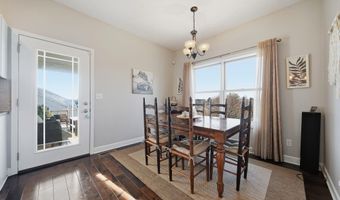 907 S 25th St, Beatrice, NE 68310