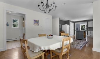 2 Sunnyfield Ln, Falmouth, ME 04105