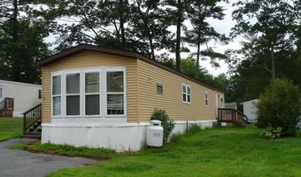 8 Holiday Ln, Standish, ME 04084