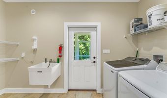 109 Bay Colony Way, Apalachicola, FL 32320