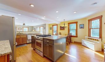 325 Mcconnell Ave, Bayport, NY 11705