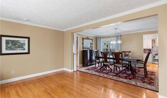 6 Varnum Ave, Bristol, RI 02809