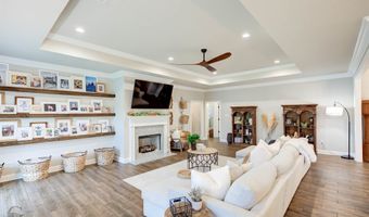 50 High Water Dr, Benton, LA 71006