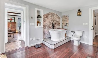 137 Rockwell Rd, Bethel, CT 06801