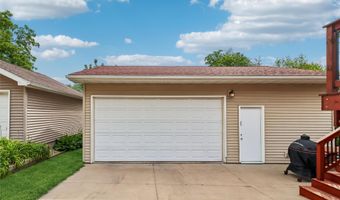 615 10th Ave NW, Altoona, IA 50009