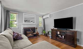 132 King Phillip Dr, North Kingstown, RI 02852