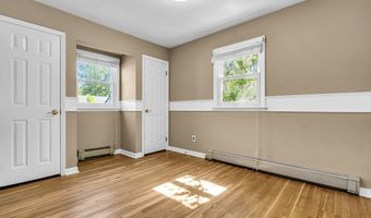 55 South Ave, Bayville, NJ 08721