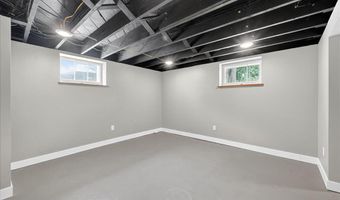8025 McGee St, Affton, MO 63123