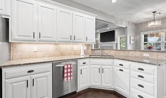 5812 Woodland Rd, Bartlesville, OK 74006