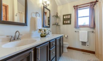 22205 W PINEVIEW Dr, Antioch, IL 60002