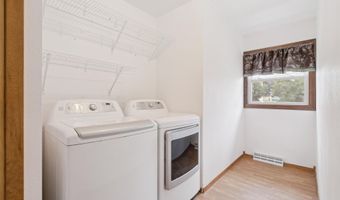 310 7th Ave SE, Dyersville, IA 52040