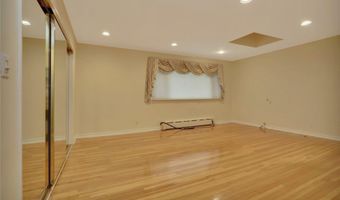 260 Oakridge Ln, Albertson, NY 11507
